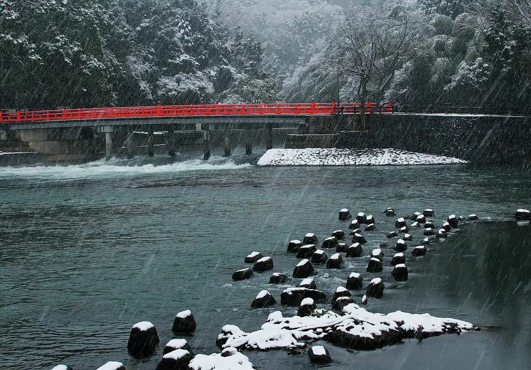 雪の朝霧橋(宇治市).jpg