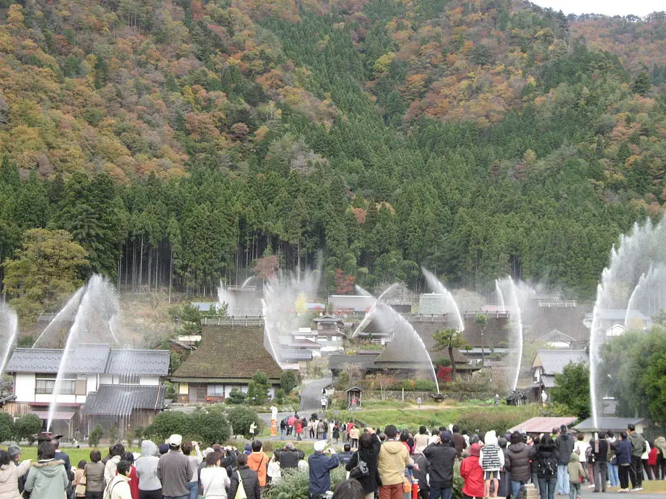 美山_かやぶきの里_放水(秋）1(南丹市).JPG